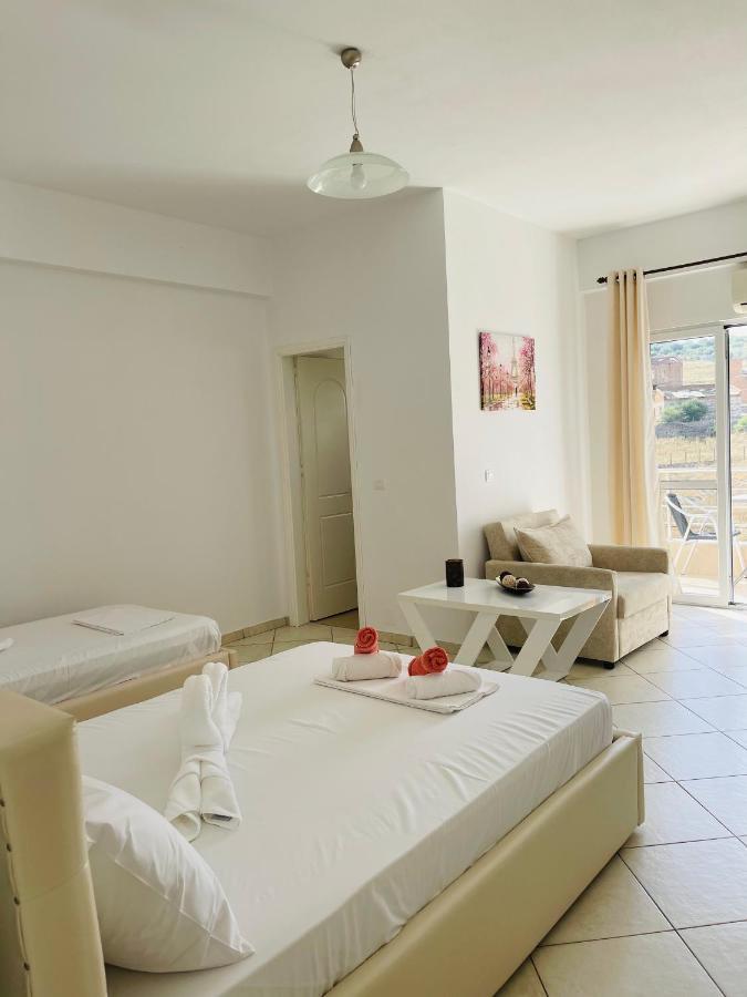 Orea Hotel Himare Buitenkant foto